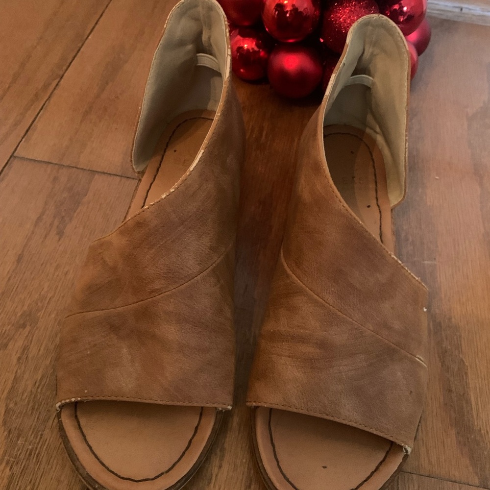 Anthropology look alike shoes. Size 7.5